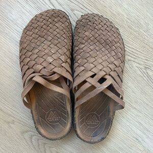 Malibu Colony Mule - vegan leather - whiskey